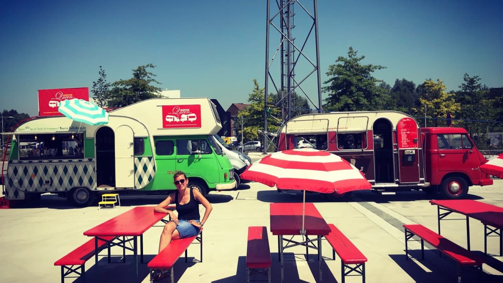 KoffieQueen trucks op een zonnig event
